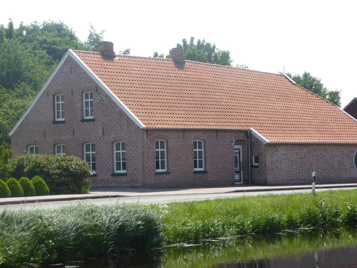 Ferienwohnung Elise Im Gulfhof Am Kanal Grossefehn Екстериор снимка